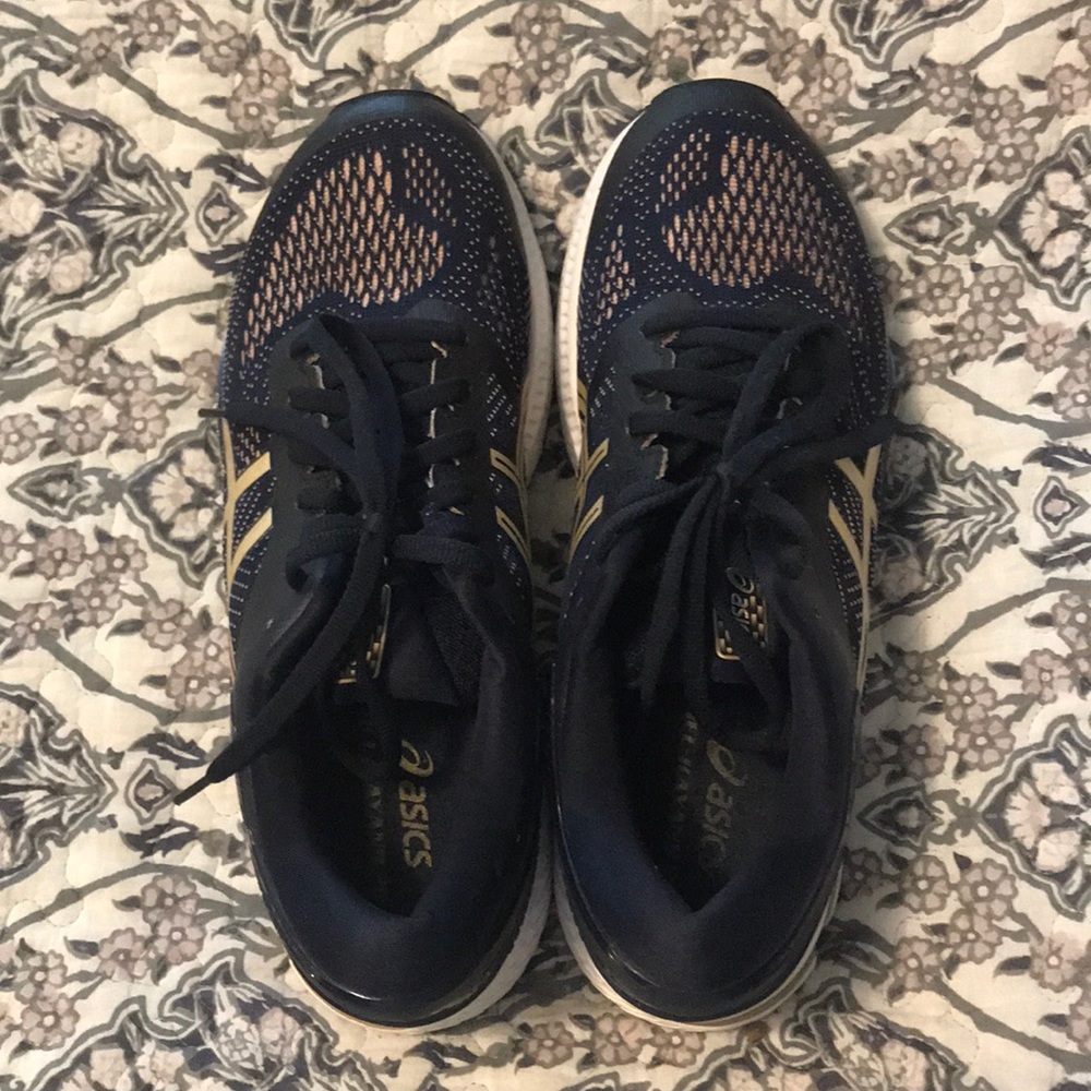 ASICS Women’s running shoes.  Worn <5 times!